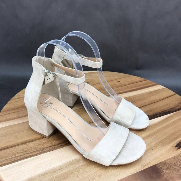XOXO Beige Adjustable Ankle Strap Peep Toe Block Heel Sandals Womens Size 6 - Picture 1 of 7
